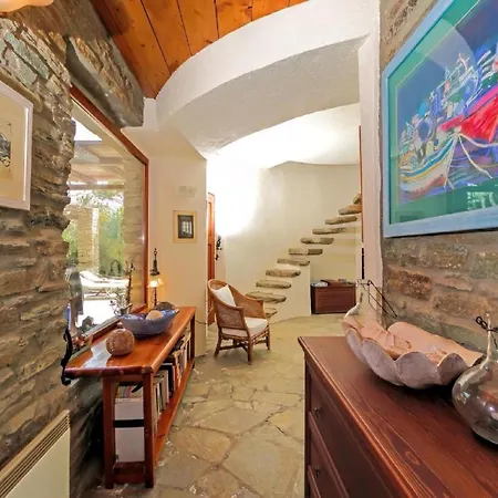 Magnificent Kea | Faros | 5 Bedrooms | Direct Access To Sea | Private Pool | Rooftop Terrace With Wonderful Views | * Koundouros